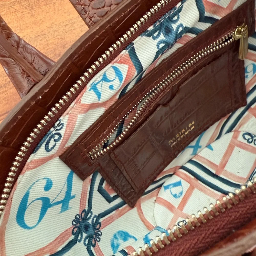 Paris / 64 MINI LUMIÈRE Croc-Embossed Bag